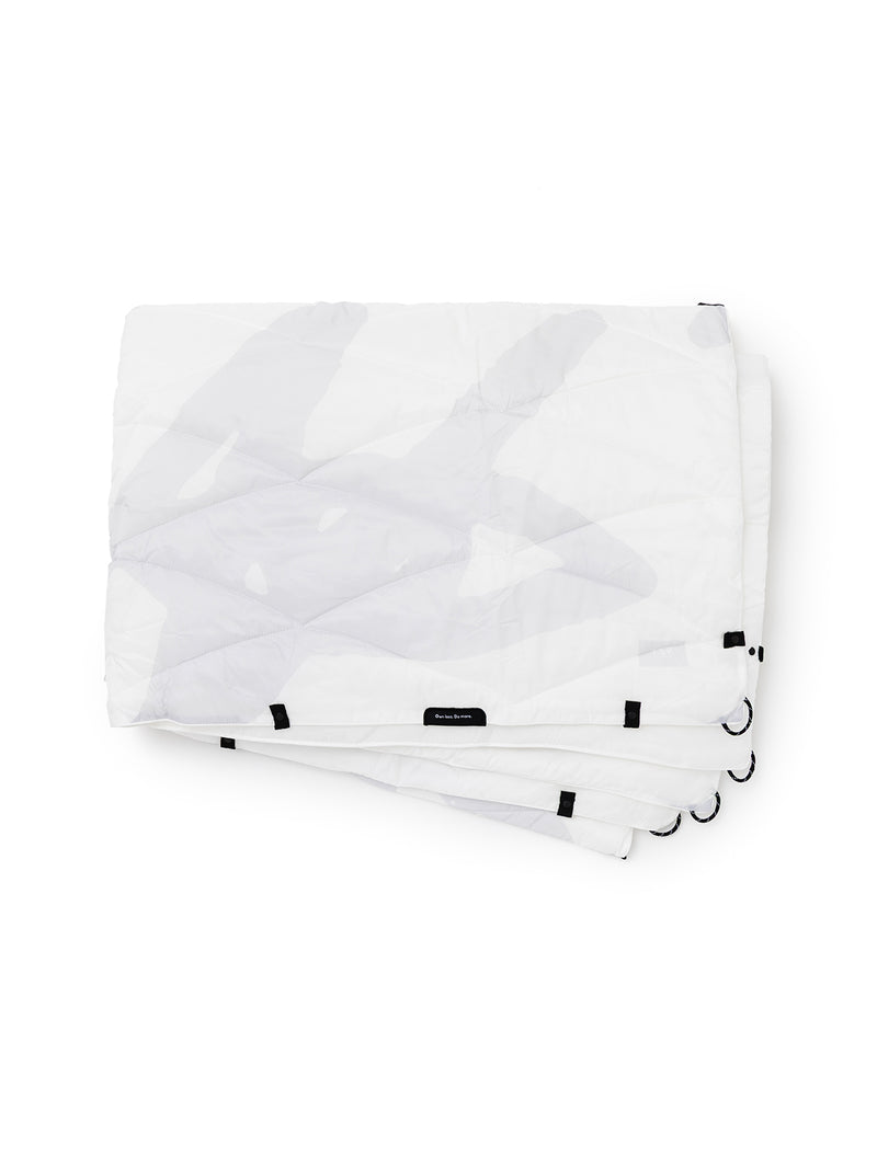 NOMADIX CROSSED EYES PUFFER BLANKET WHITE